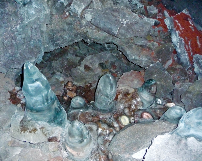 Illustration for article titled Inside California's Crystal Ice Cave